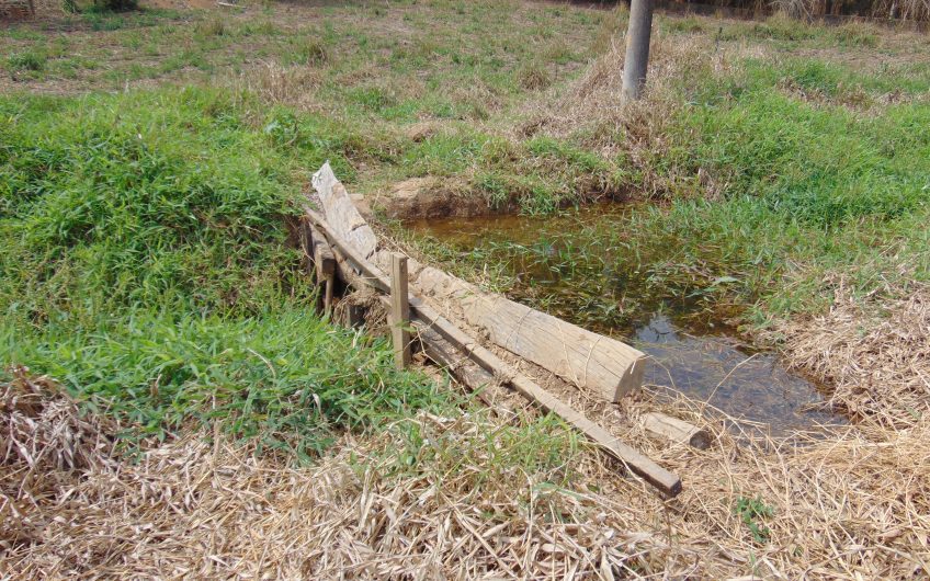 Sítio a Venda em Bragança Paulista!!! Área Total de 80.000M2, com excelente Casa Sede e Demais Dependências!!! e também poderá ser Vendida em 03 Escrituras!!!! toda Documentada Escriturada, ótima Região para Criação de Gado Nelore ou Haras !!! contendo Varias Nascentes, Riacho e Logo de Peixes!!! (Porteira Fechada) R$ 2.000.000,00 Aceita Proposta!!! ou Divide  Imóvel em Três Escrituras!!!Ref: 11