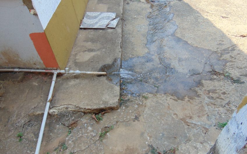 Sítio a Venda em Bragança Paulista!!! Área Total de 80.000M2, com excelente Casa Sede e Demais Dependências!!! e também poderá ser Vendida em 03 Escrituras!!!! toda Documentada Escriturada, ótima Região para Criação de Gado Nelore ou Haras !!! contendo Varias Nascentes, Riacho e Logo de Peixes!!! (Porteira Fechada) R$ 2.000.000,00 Aceita Proposta!!! ou Divide  Imóvel em Três Escrituras!!!Ref: 11