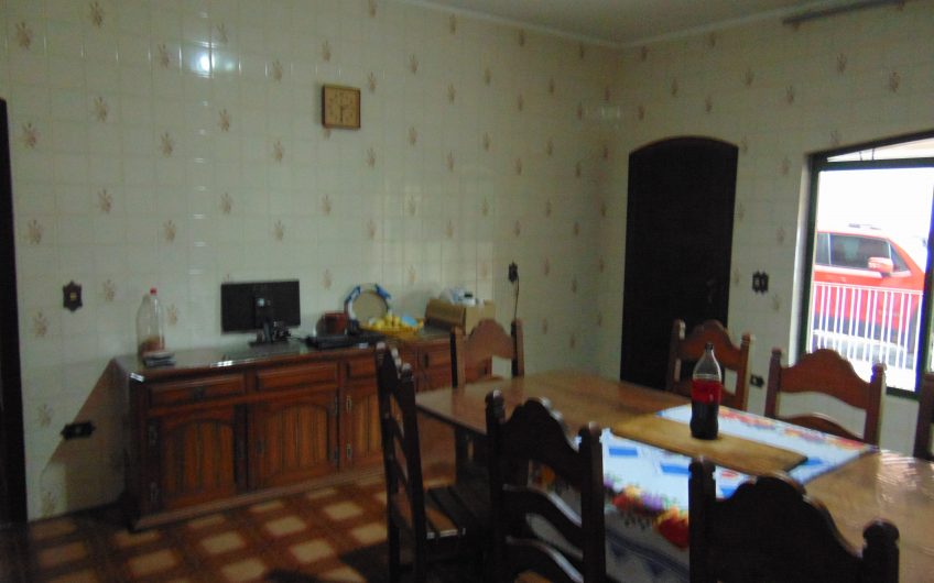 Sítio a Venda em Bragança Paulista!!! Área Total de 80.000M2, com excelente Casa Sede e Demais Dependências!!! e também poderá ser Vendida em 03 Escrituras!!!! toda Documentada Escriturada, ótima Região para Criação de Gado Nelore ou Haras !!! contendo Varias Nascentes, Riacho e Logo de Peixes!!! (Porteira Fechada) R$ 2.000.000,00 Aceita Proposta!!! ou Divide  Imóvel em Três Escrituras!!!Ref: 11