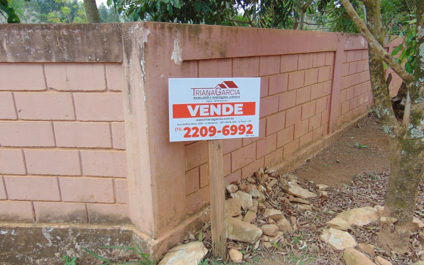 Sítio a Venda em Bragança Paulista!!! Área Total de 80.000M2, com excelente Casa Sede e Demais Dependências!!! e também poderá ser Vendida em 03 Escrituras!!!! toda Documentada Escriturada, ótima Região para Criação de Gado Nelore ou Haras !!! contendo Varias Nascentes, Riacho e Logo de Peixes!!! (Porteira Fechada) R$ 2.000.000,00 Aceita Proposta!!! ou Divide  Imóvel em Três Escrituras!!!Ref: 11