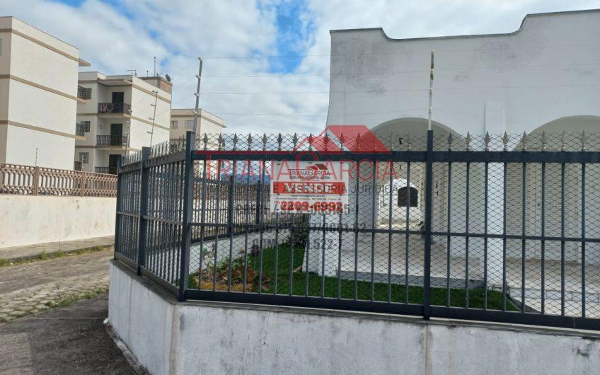 Vende Casa Térrea em Caraguatatuba SP. contendo: 03 Dormitórios com uma Suíte!!! Ótima Localização e Ótima Construção. Ref: 49