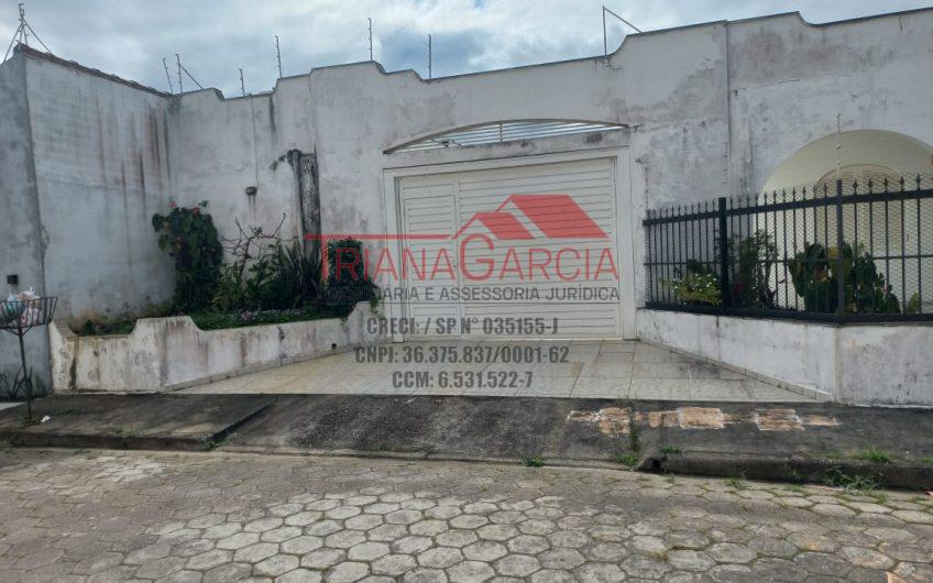 Vende Casa Térrea em Caraguatatuba SP. contendo: 03 Dormitórios com uma Suíte!!! Ótima Localização e Ótima Construção. Ref: 49