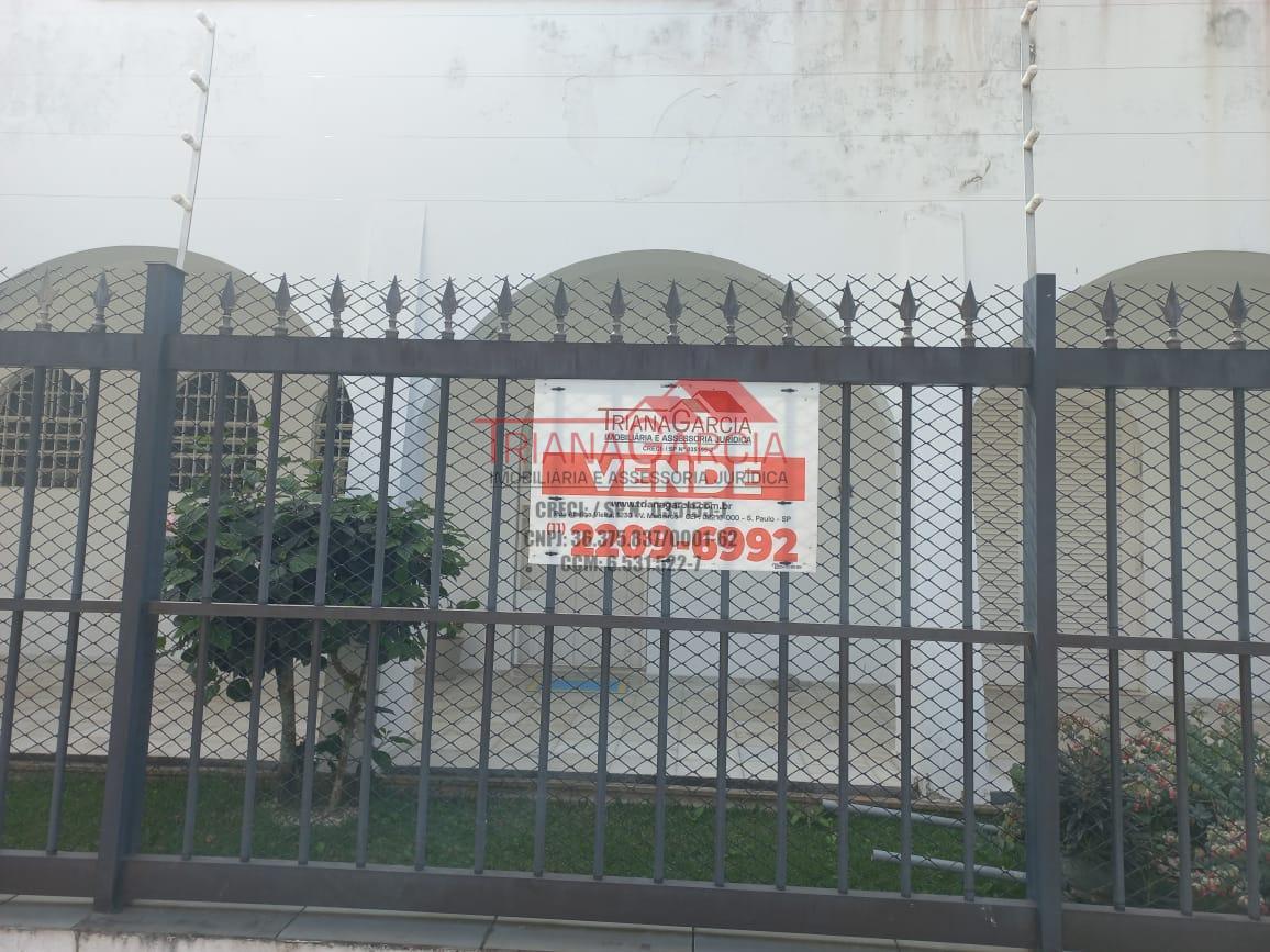 Vende Casa Térrea em Caraguatatuba SP. contendo: 03 Dormitórios com uma Suíte!!! Ótima Localização e Ótima Construção. Ref: 49