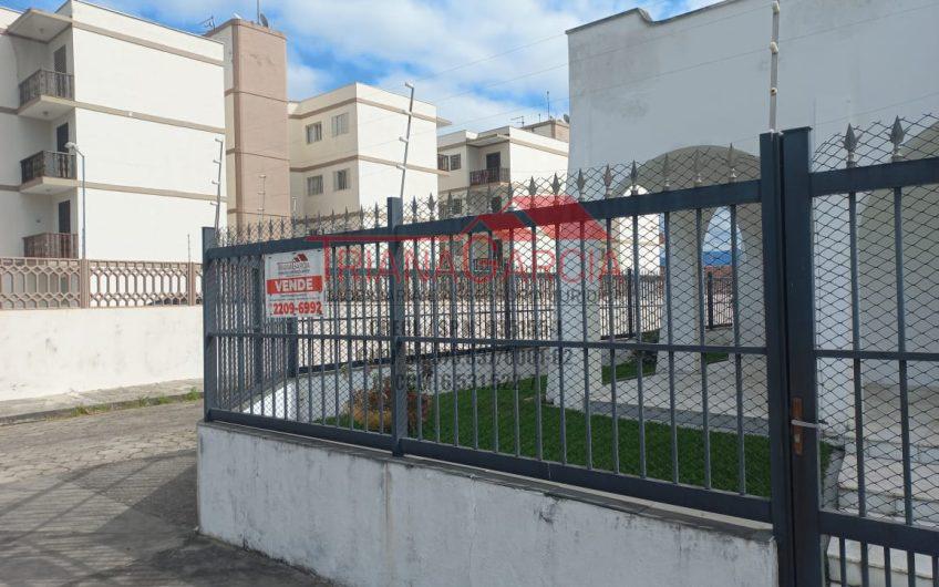 Vende Casa Térrea em Caraguatatuba SP. contendo: 03 Dormitórios com uma Suíte!!! Ótima Localização e Ótima Construção. Ref: 49