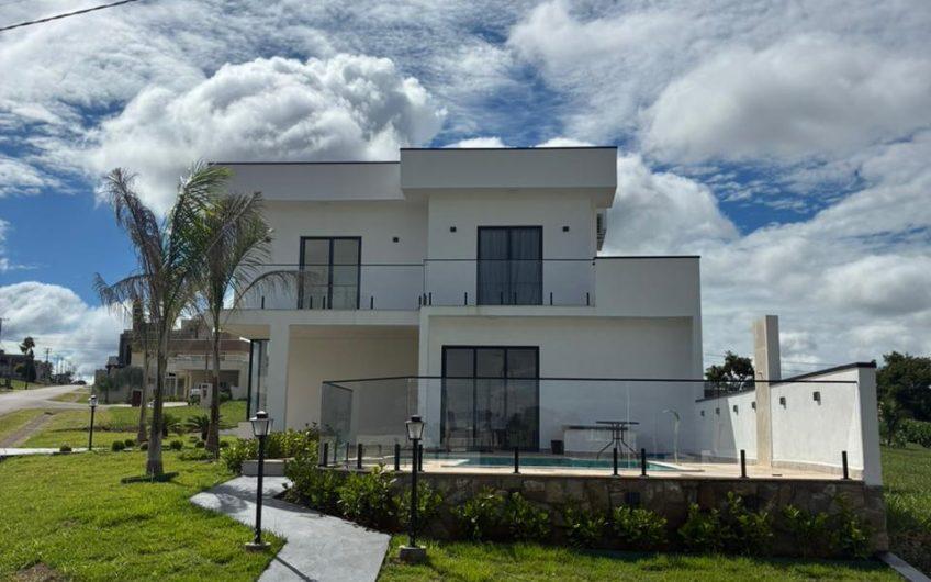 Vende Sobrado de Alto Padrão em Condomínio Fechado no Interior de São Paulo – Riviera  Santa Cristina XIII Ref: 57