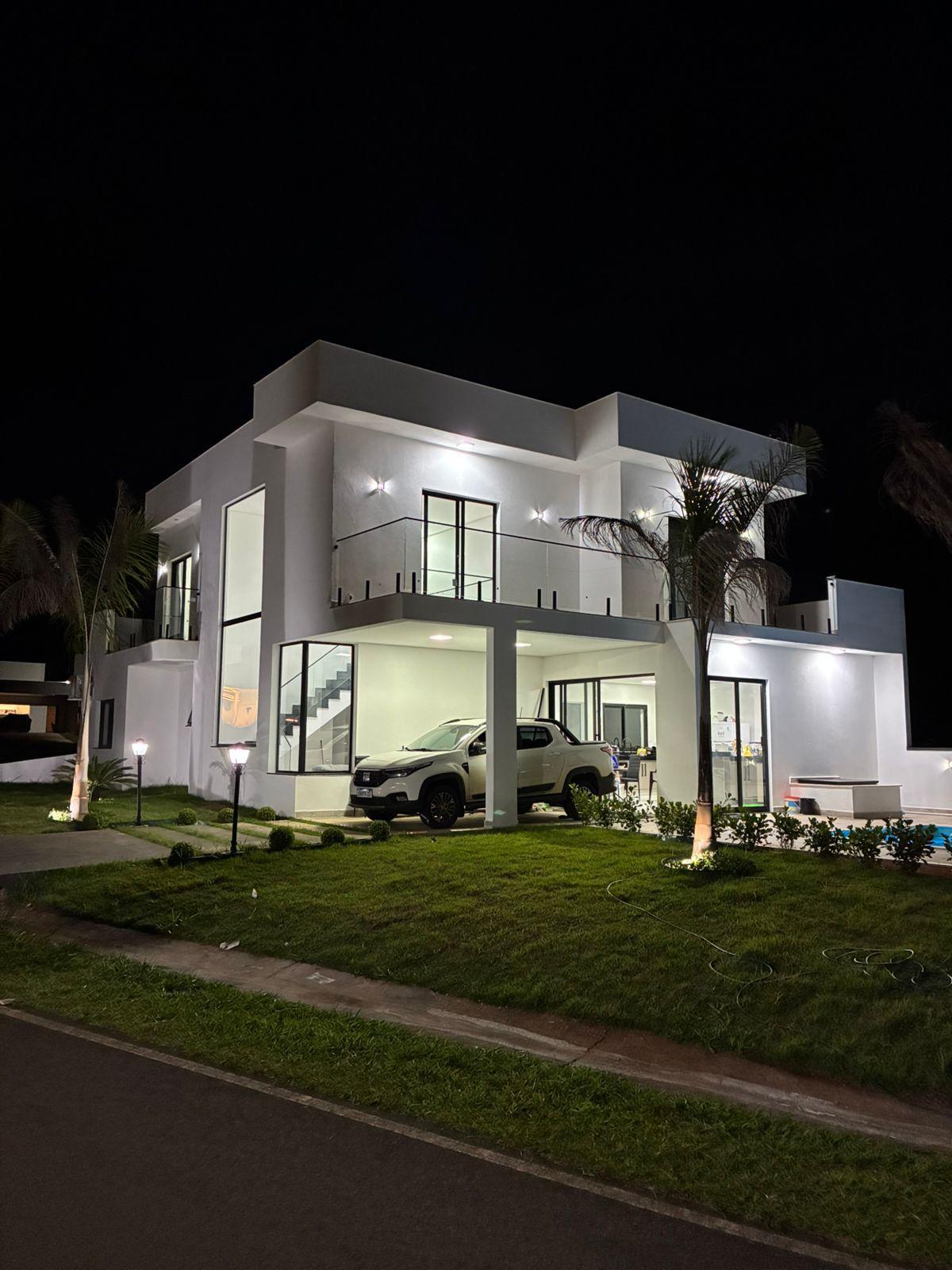 Vende Sobrado de Alto Padrão em Condomínio Fechado no Interior de São Paulo - Riviera  Santa Cristina XIII Ref: 57