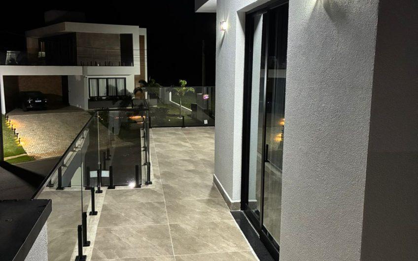 Vende Sobrado de Alto Padrão em Condomínio Fechado no Interior de São Paulo – Riviera  Santa Cristina XIII Ref: 57