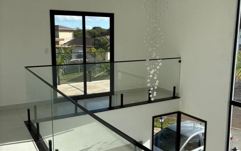 Vende Sobrado de Alto Padrão em Condomínio Fechado no Interior de São Paulo – Riviera  Santa Cristina XIII Ref: 57