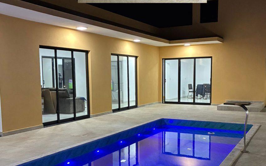 Vende Casa de Alto Padrão em Condomínio Fechado próximo da Represa – Interior de São Paulo – Riviera Santa Cristina XIII – Ref: 58