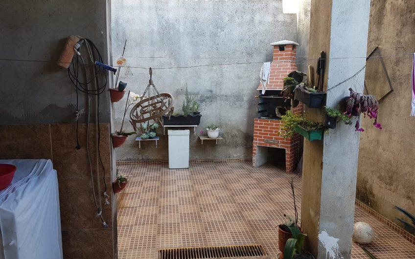 Vende um Sobrado em Santana de Parnaíba, Próximo a 12 minutos de Alphaville, Ótima Localização e Ótima Construção.  Ref: 60