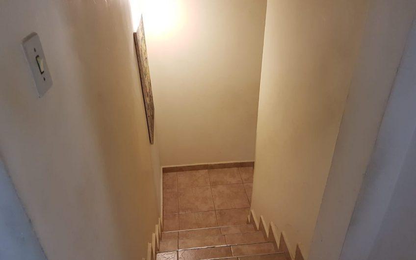 Vende um Sobrado em Santana de Parnaíba, Próximo a 12 minutos de Alphaville, Ótima Localização e Ótima Construção.  Ref: 60